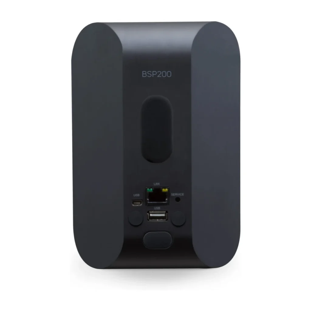 Bluesound BSP200 baksida i svart med LAN/USB-anslutning och väggfäste