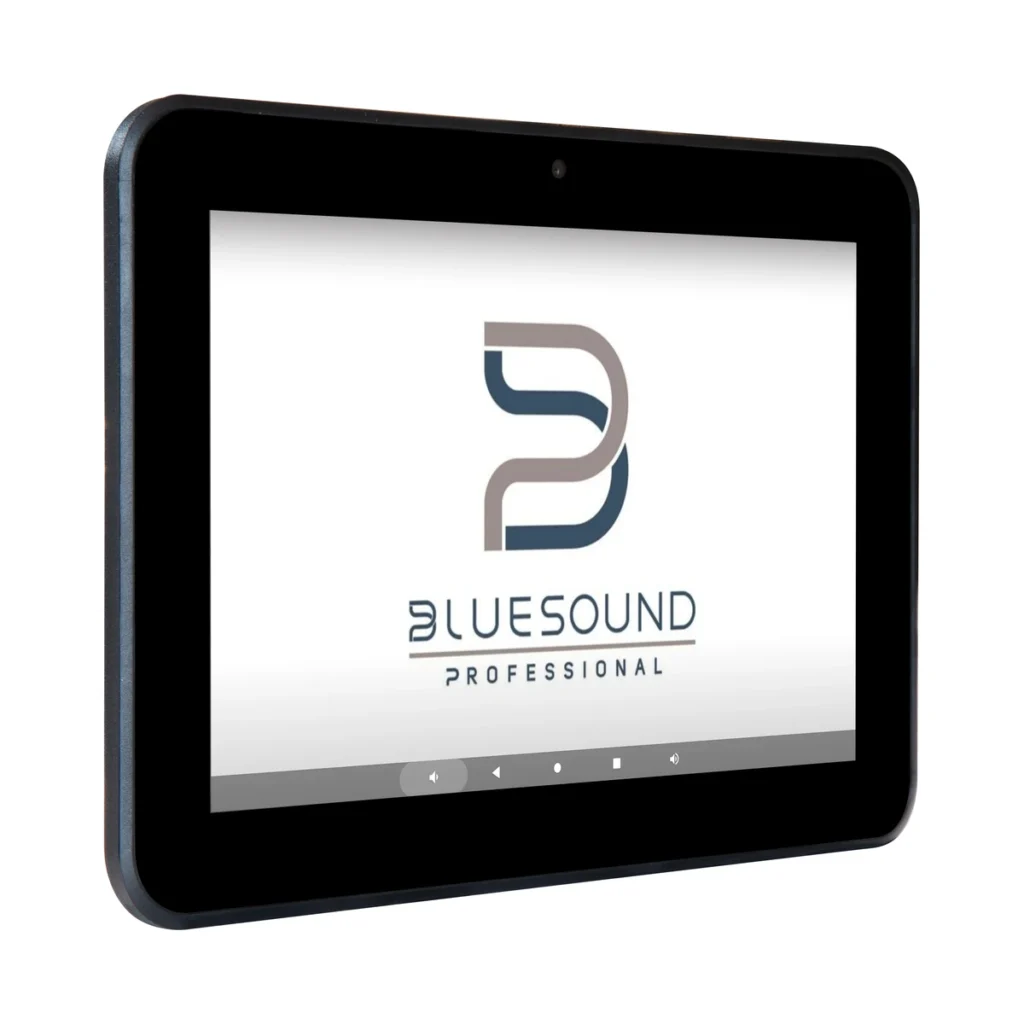 Bluesound CP300 väggpanel med pekskärm, vinklad framsida