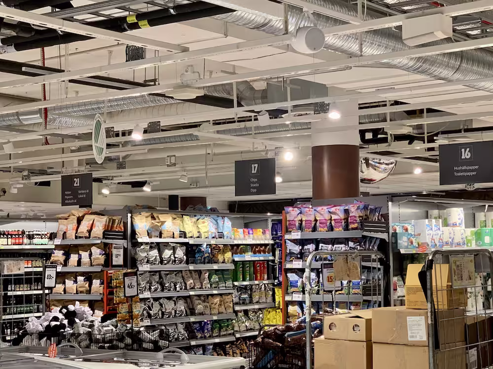 Loud of Sweden högtalare i taket i en ICA-butik