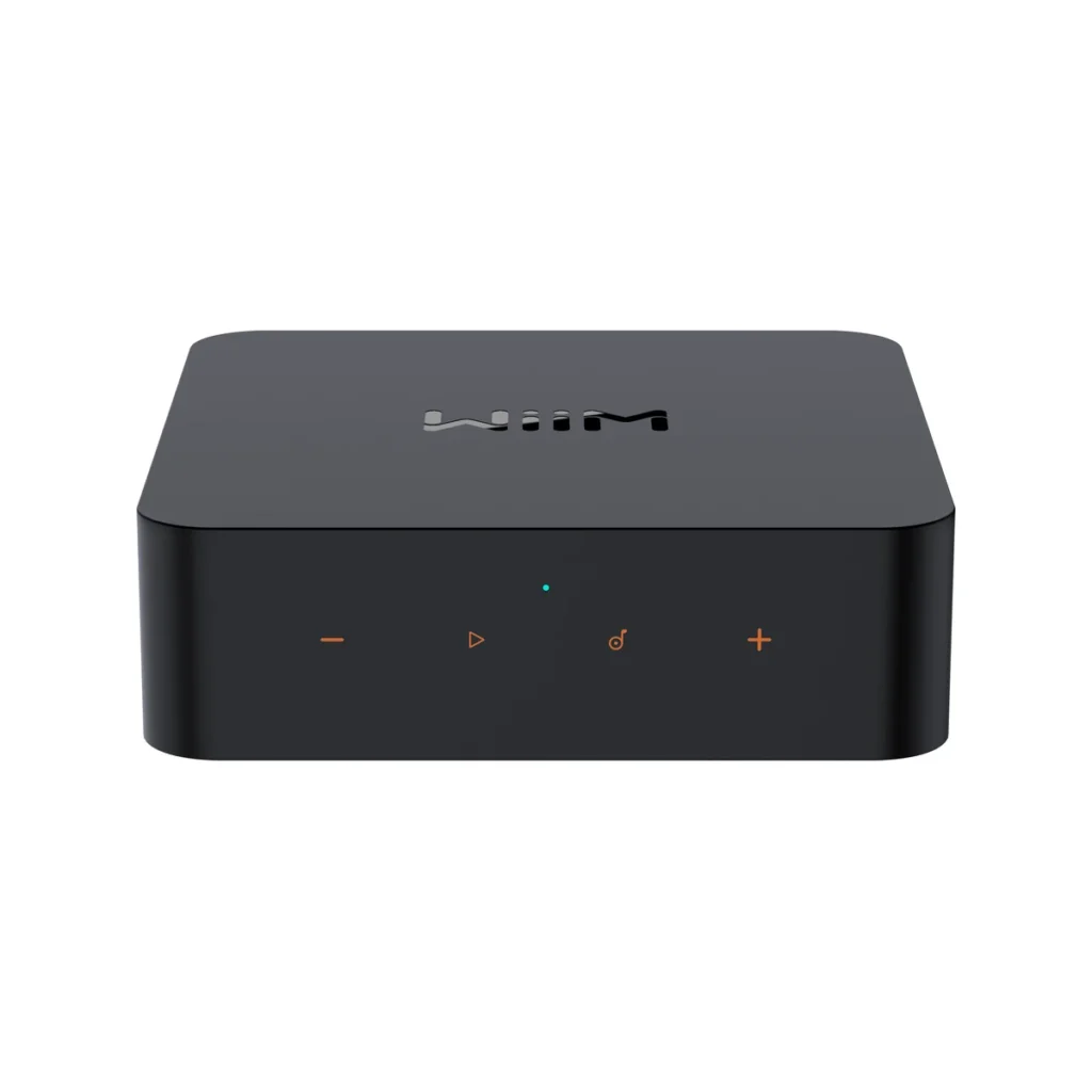 WiiM Pro musikstreamer framifrån med touchkontroller