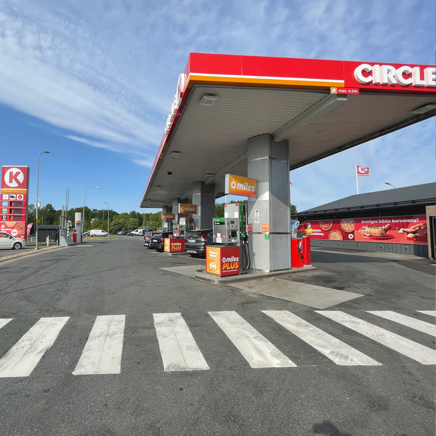 Circle K bensinstation med Audio Pro Business högtalare utomhus